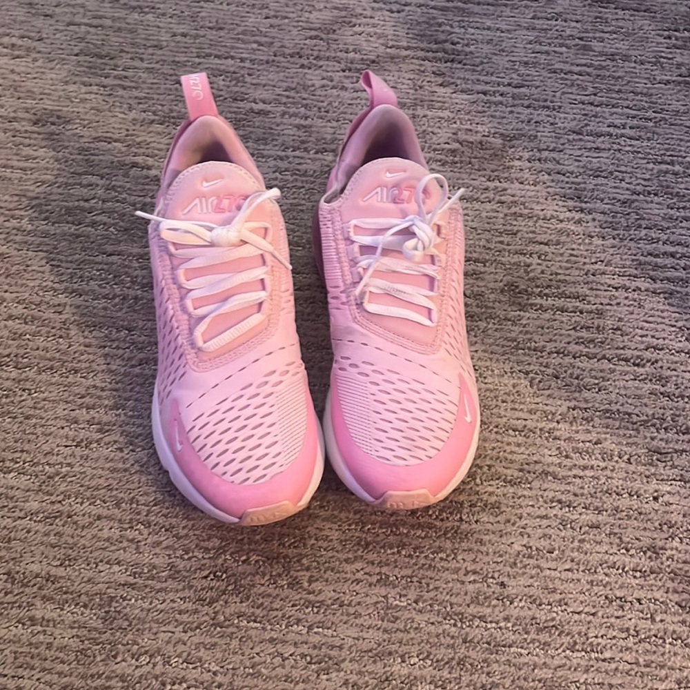 Pink Nike 270s